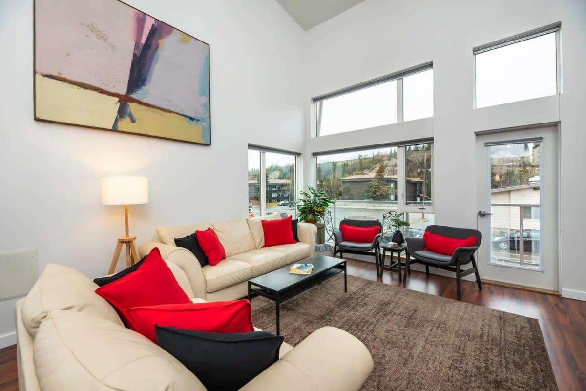 Nn - The Flame - Downtown 1-Bed 2-Bath Villa Whitehorse Exterior photo