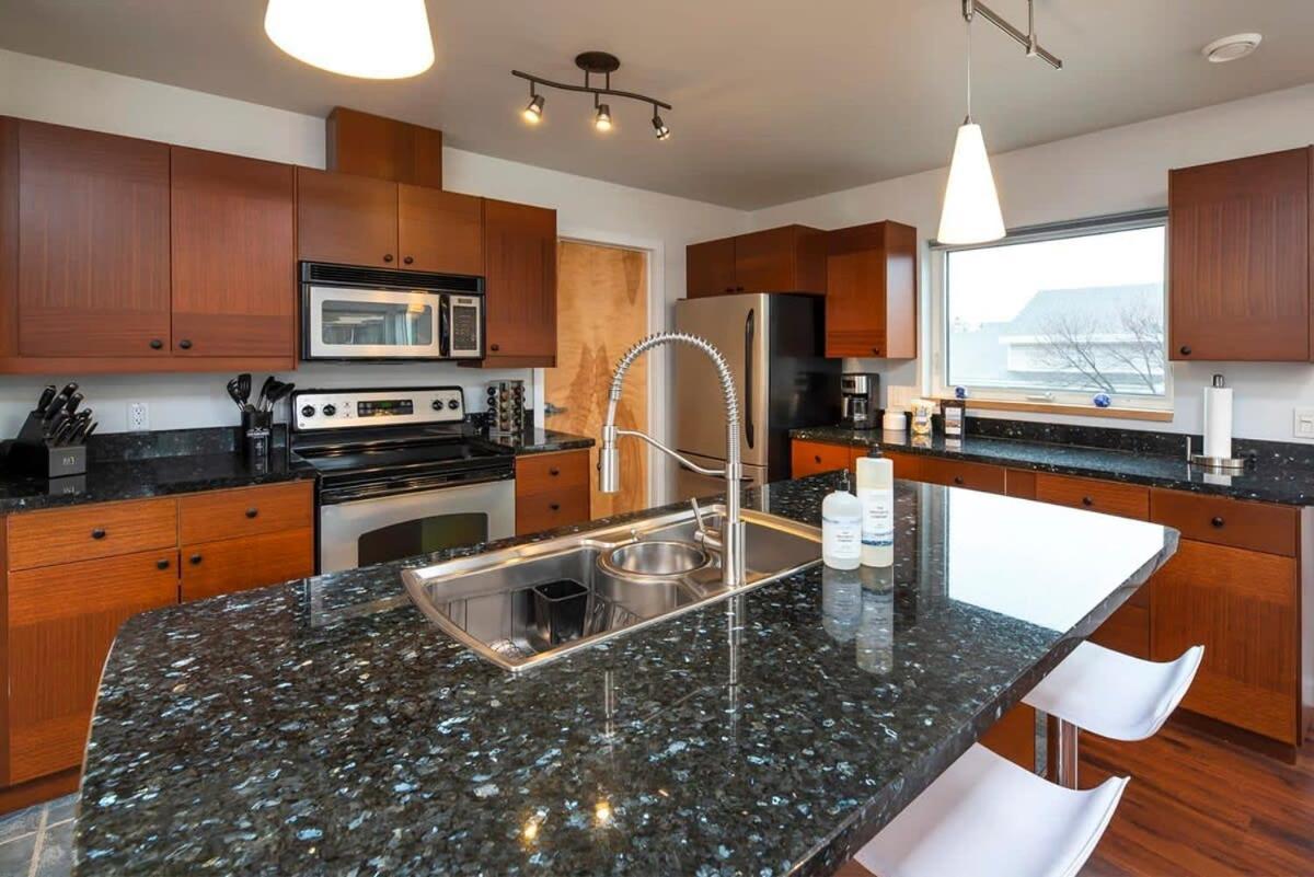 Nn - The Flame - Downtown 1-Bed 2-Bath Villa Whitehorse Exterior photo